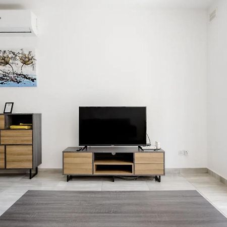 F12 Room 1, Private Room Two Single Beds Shared Bathroom In Shared Flat Msida Exteriör bild