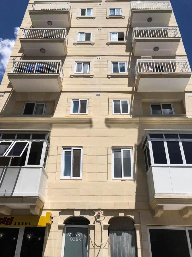 F12 Room 1, Private Room Two Single Beds Shared Bathroom In Shared Flat Msida Exteriör bild