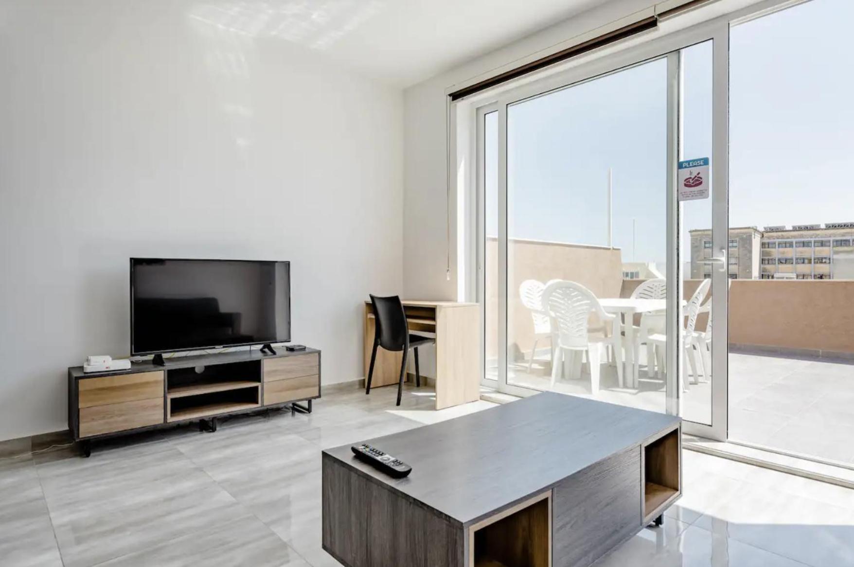 F12 Room 1, Private Room Two Single Beds Shared Bathroom In Shared Flat Msida Exteriör bild