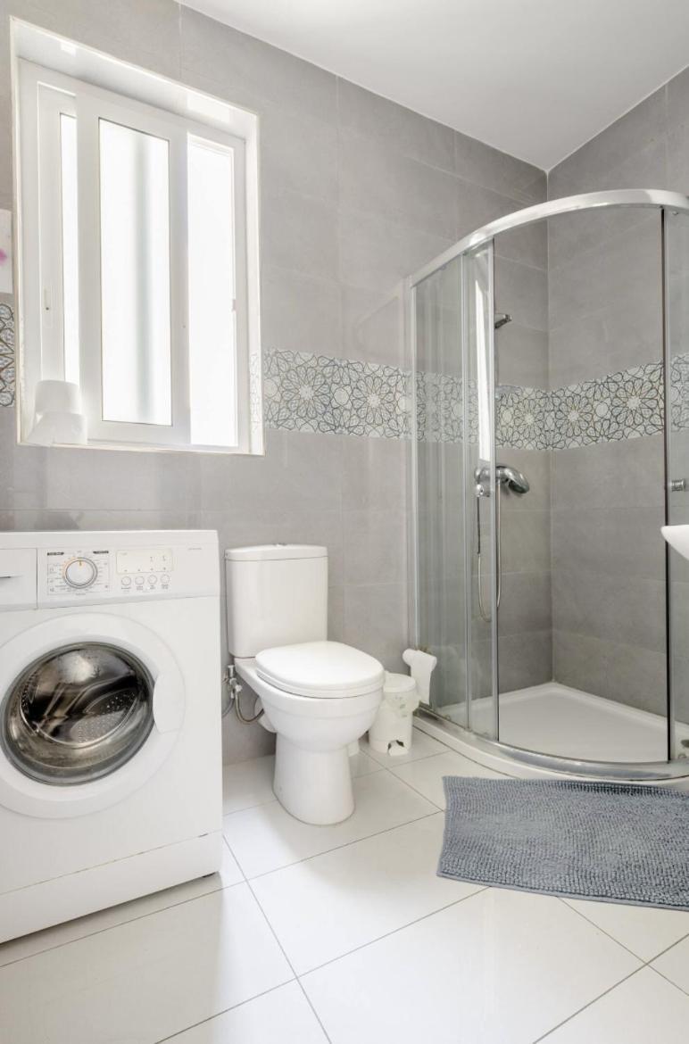 F12 Room 1, Private Room Two Single Beds Shared Bathroom In Shared Flat Msida Exteriör bild