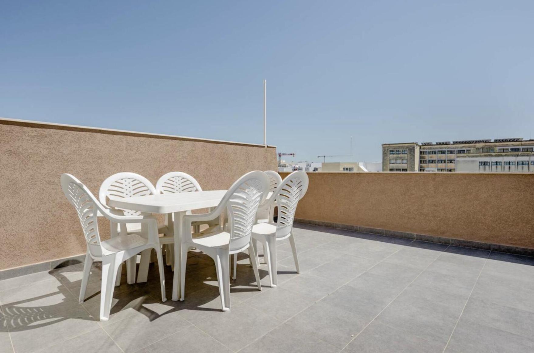 F12 Room 1, Private Room Two Single Beds Shared Bathroom In Shared Flat Msida Exteriör bild